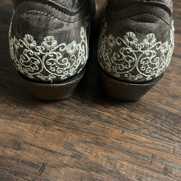 Corral distressed brown embroidered boots 👢 snip toe - Picture 9 of 14
